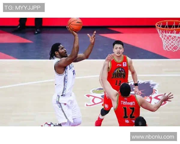 18火箭与勇士激战正酣比分悬念不断引发球迷热议 18火箭与勇士激战正酣比分悬念不断引发球迷热议