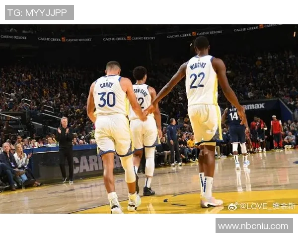 19日勇士对快船直播全程回顾与精彩瞬间分析