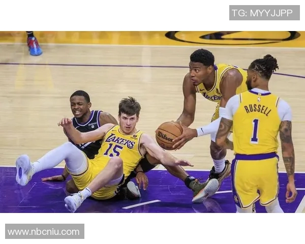 2000年湖人与国王的激烈对决回顾与赛季精彩瞬间分析 2000年湖人与国王的激烈对决回顾与赛季精彩瞬间分析