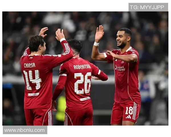 利物浦与拜仁首发阵容对比分析揭示双方战术布局与球员特点