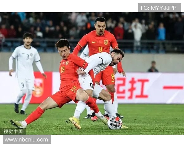 中国足球迎战乌兹别克斯坦全力争胜展现实力与团结精神 中国足球迎战乌兹别克斯坦全力争胜展现实力与团结精神