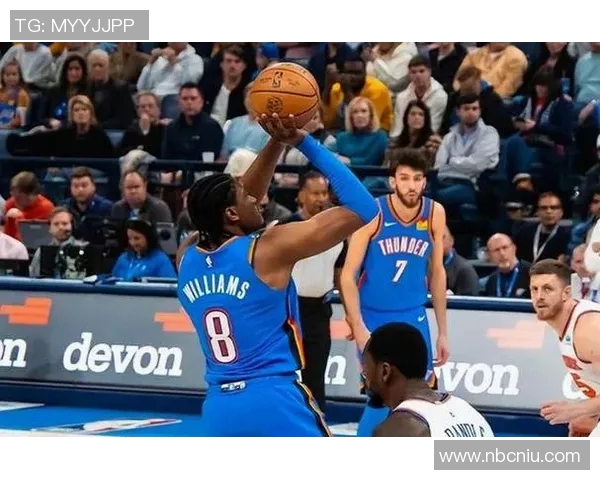 雷霆队与尼克斯队精彩对决瞬间回顾及赛场图片分享