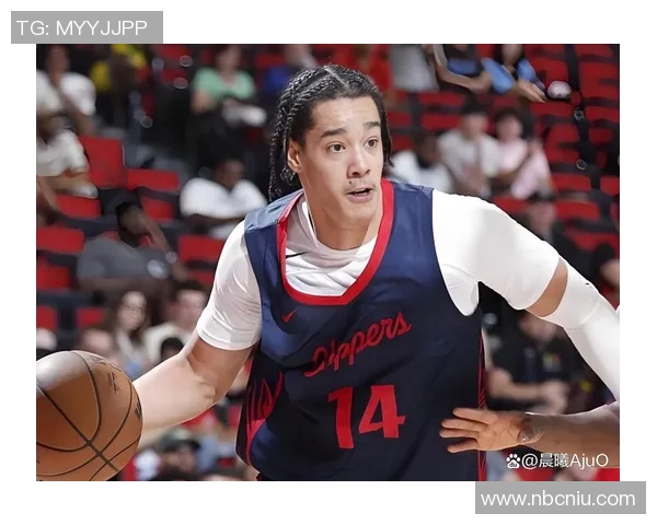 勇士与快船激战四月十九季后赛精彩对决引发球迷热议 勇士与快船激战四月十九季后赛精彩对决引发球迷热议